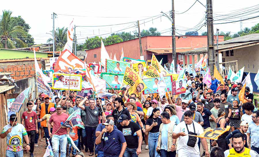 Durante caminhada no Belo Jardim, Marcus Alexandre critica gestão de Bocalom e diz que a “melhor pesquisa é o carinho do povo”