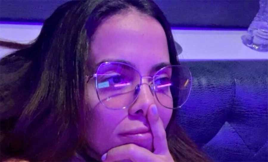 Anitta se surpreende com chegada de Furacão Milton em Miami