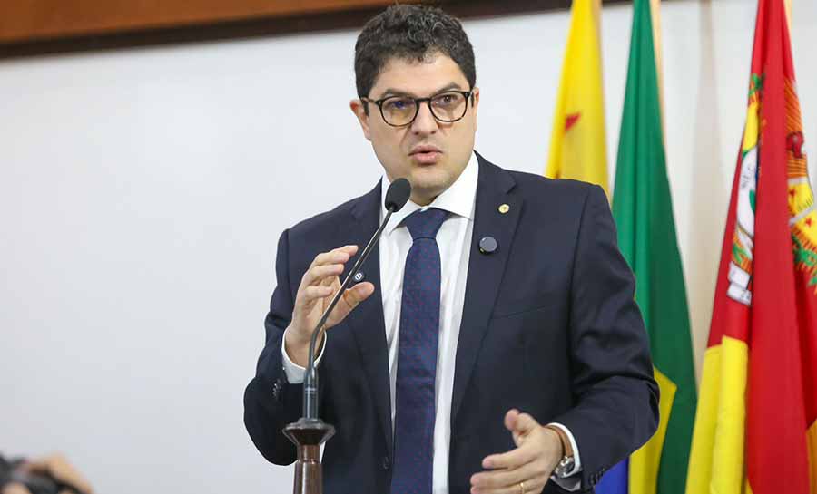 Eduardo Ribeiro destaca avanços na reestruturação do IML durante sessão na Aleac