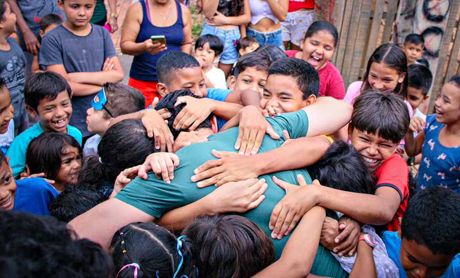 Dia das Crianças: Jarude chega de trenzinho e faz a alegria das crianças no Taquari