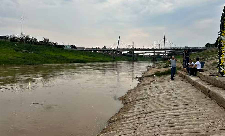 Rio Acre sobe mais de 1 metro em 24 horas na capital e fica acima de 2 metros após quatro meses