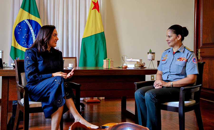 Governadora em exercício recebe visita de cortesia da sub-comandante do Corpo de Bombeiros de Minas Gerais