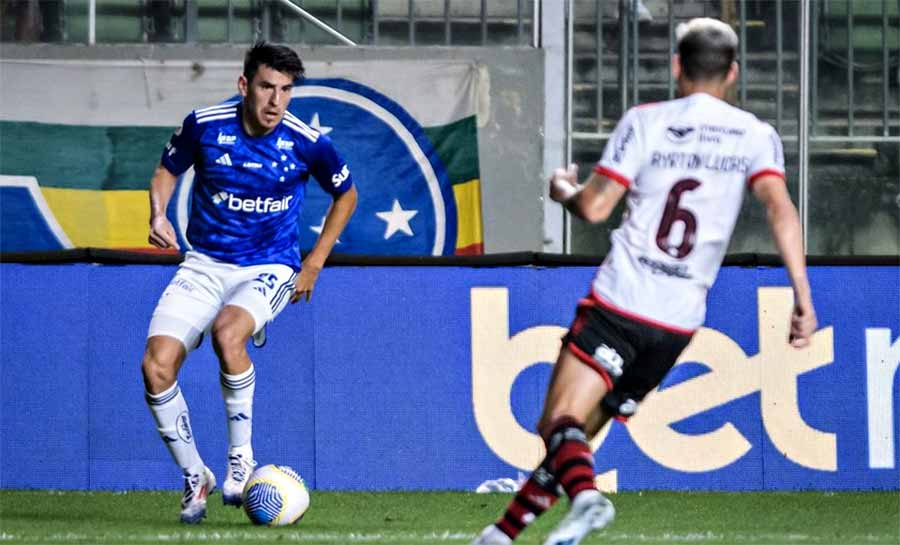 David Luiz marca, Flamengo vence Cruzeiro e volta para o G4 do Brasileirão