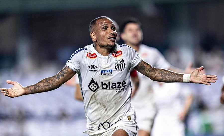 Santos vence Coritiba no Couto Pereira e garante acesso à Série A do Brasileirão