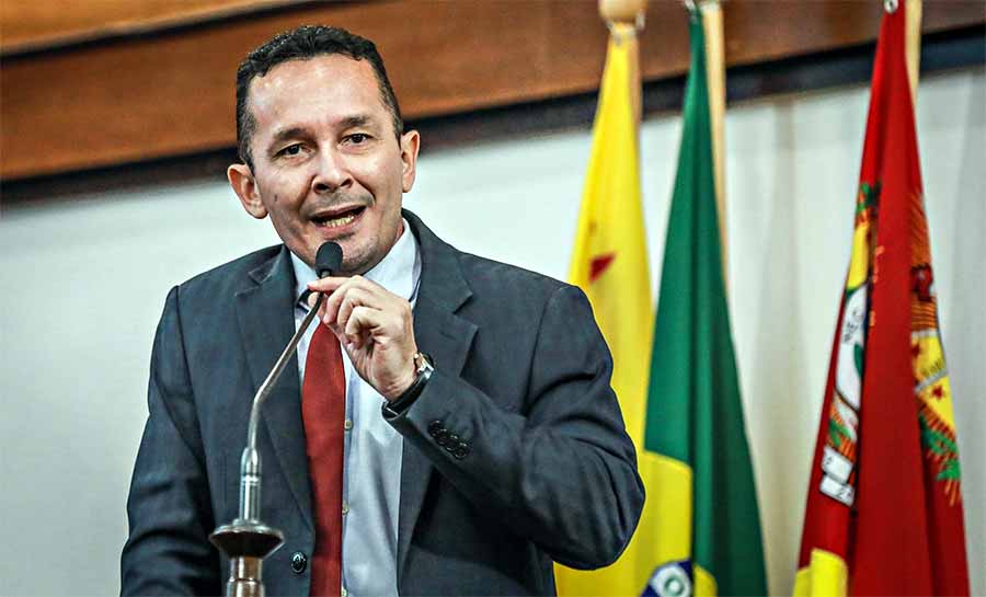 Adailton Cruz elogia iniciativas para portadores de lúpus e celebra bonificação aos profissionais de saúde