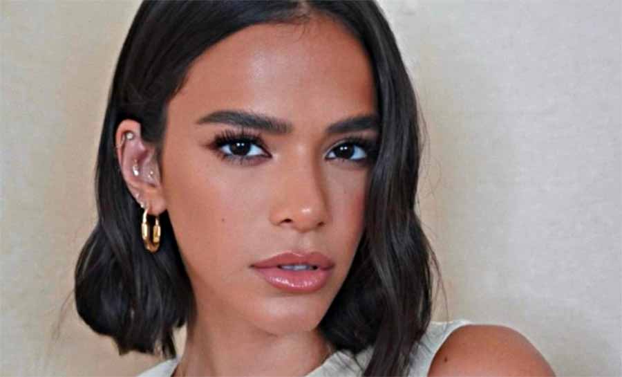 Bruna Marquezine comenta cenas de s3x0 de nova série: “É muita honestidade”