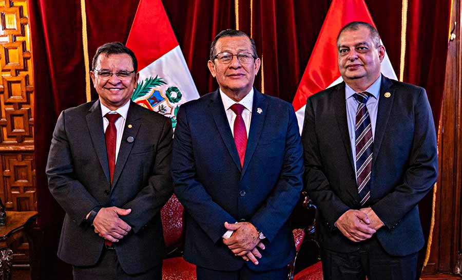 Presidente da Aleac e secretários do governo discutem com presidente do Congresso peruano avanços na integração comercial entre Acre e Peru