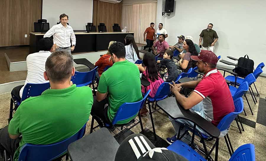 Eduardo Velloso discute adequações no projeto da Casa do Produtor com produtores e Prefeitura