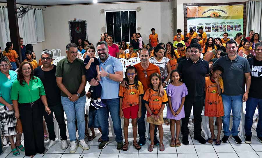 Senador Alan Rick e prefeito Zequinha entregam equipamentos e terreno ao Centro Social Missão Família