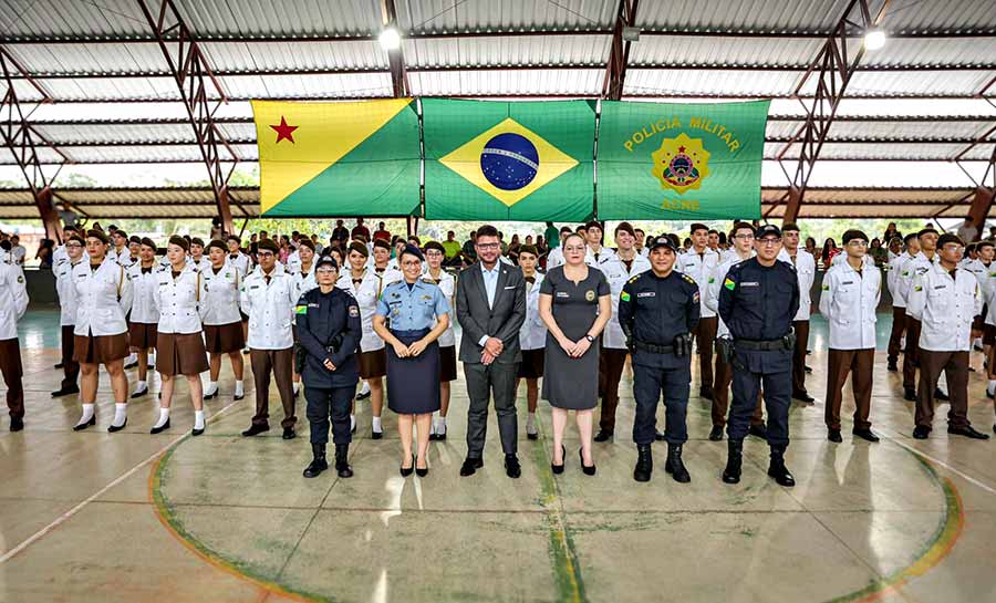 Durante formatura de mais de 130 alunos no ensino médio, governador reforça compromisso com a educação pública: ‘estamos no caminho certo’