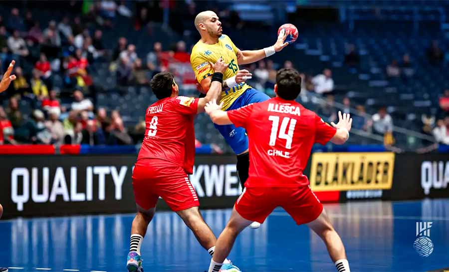 Brasil oscila, mas supera Chile na 2ª fase do Mundial de Handebol