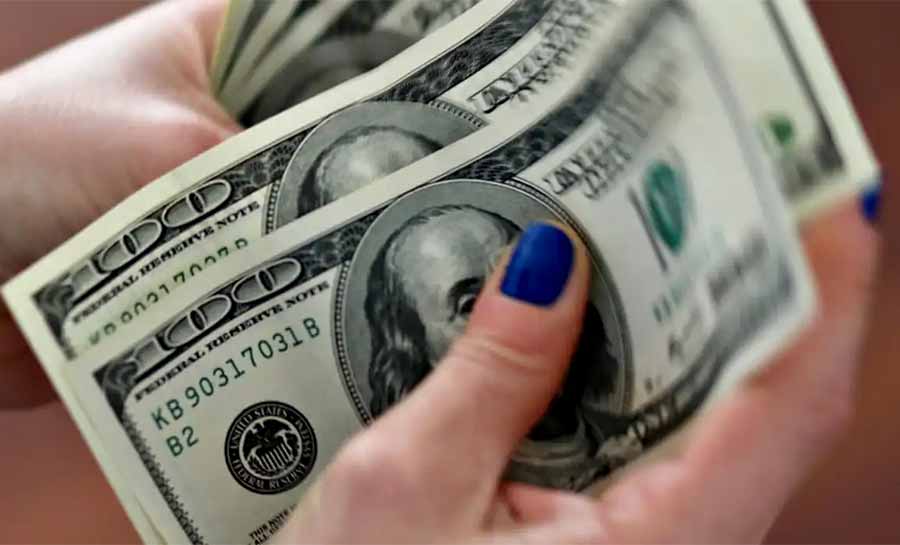 Dólar cai pela 11ª vez e tem maior sequência de quedas em 20 anos