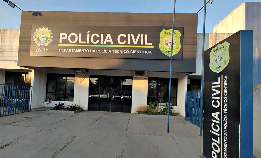 Homem morre após ser atacado a tiros dentro de casa em conjunto habitacional de Rio Branco
