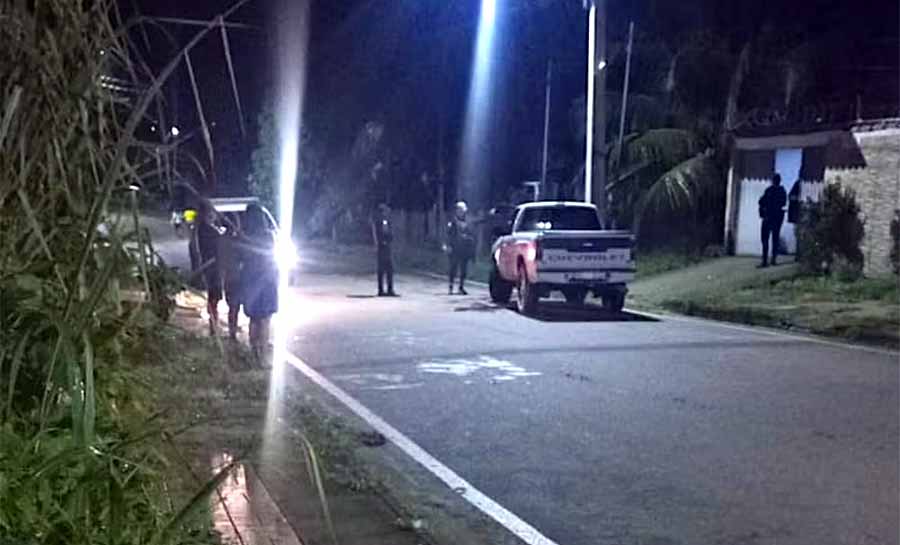 Mulher trans é presa suspeita de matar namorado da amiga com facada na virilha no Acre
