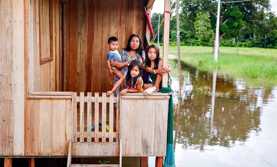 Sobe para 17 número de famílias em abrigos de Cruzeiro do Sul; rio segue em elevação