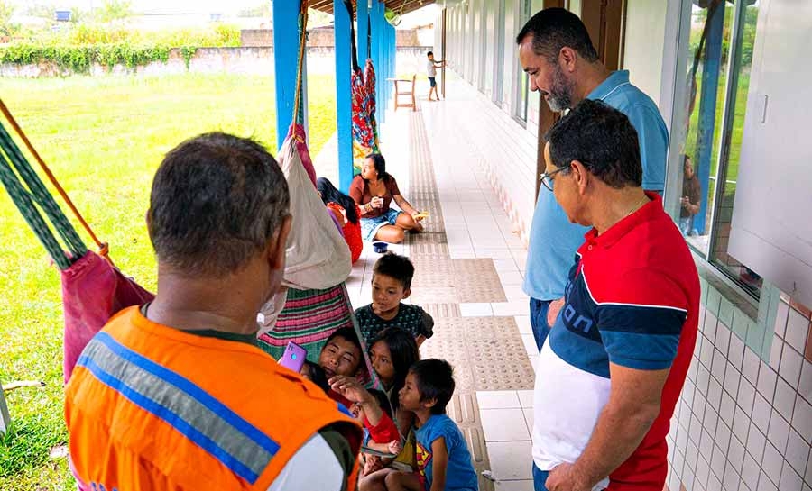Gonzaga leva apoio a desabrigados pela cheia em Cruzeiro do Sul: “A Aleac deve ir onde o povo precisa”