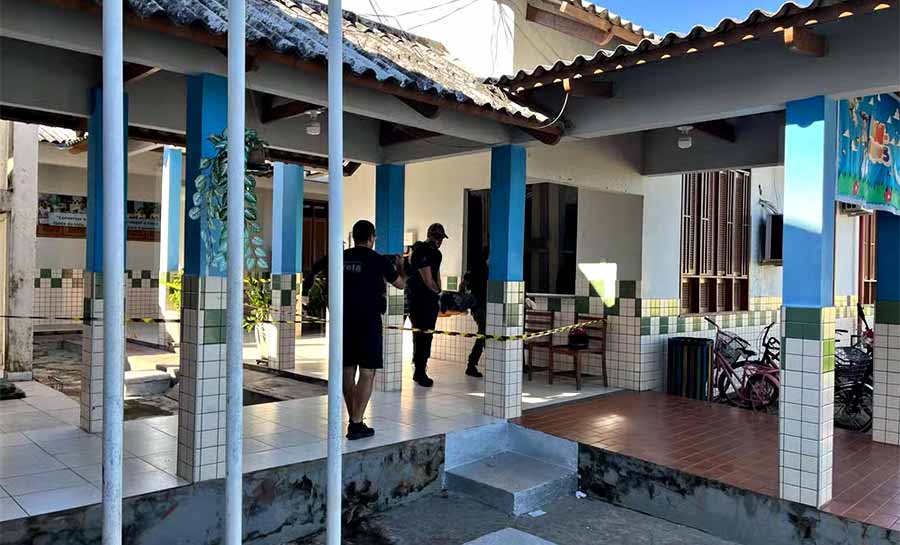 Vigilante é morto em troca de tiros com criminosos dentro de escola no Acre