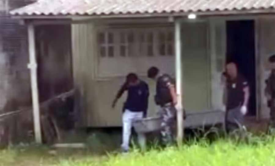 Dupla invade casa, mata homem com tiro no rosto e foge com cordão de ouro e celular da vítima no Acre