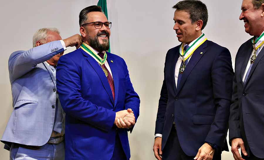 Senador Alan Rick é homenageado com a Comenda Rei Pelé por incentivo ao esporte no Acre