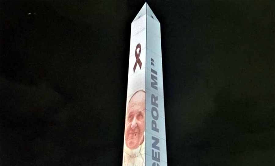 Obelisco de Buenos Aires recebe projeção do Papa Francisco