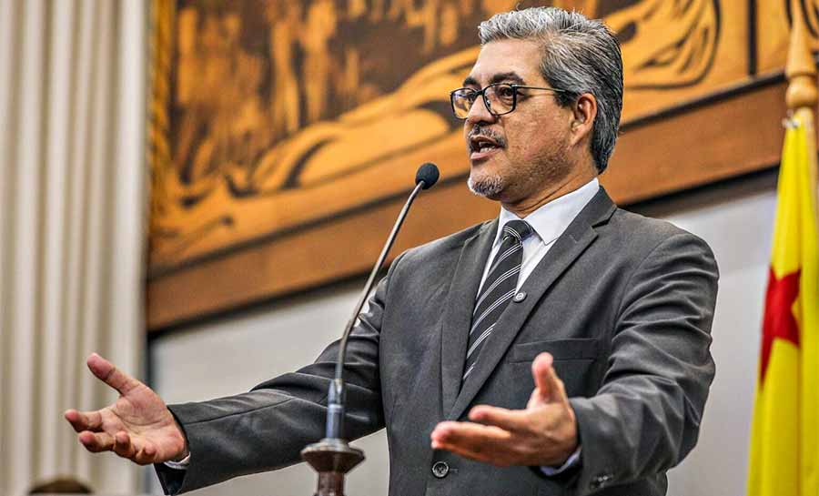 Edvaldo Magalhães destaca crescimento da renda dos mais pobres e alfineta proposta de congelamento do salário mínimo