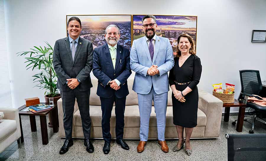Senador Alan Rick recebe Conselho Federal de Medicina e reforça compromisso com a valorização da profissão e a revalidação de diplomas