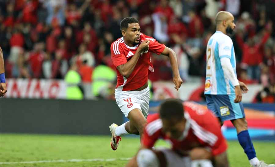 Com gol nos acréscimos, Inter vence Maracanã na Copa do Brasil