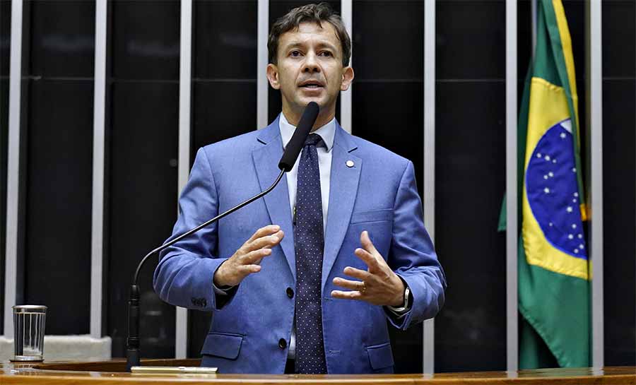Projeto de Eduardo Velloso propõe que quem gasta pouca energia não pague taxa extra na conta de luz