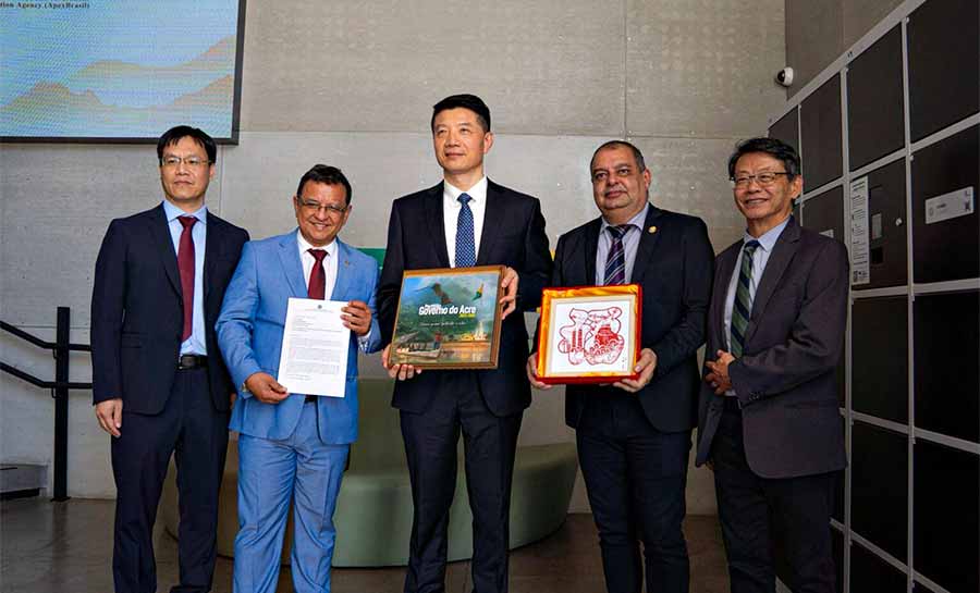 Gonzaga e Assur se reúnem com autoridades e empresários chineses para debater comércio entre Acre e China