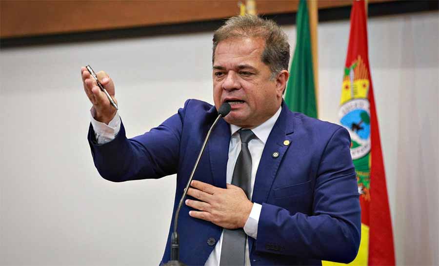 Marcus Cavalcante cobra rigor na apuração da morte de adolescente em Feijó e critica precariedade da saúde no município