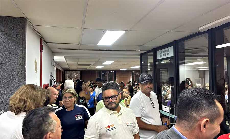 Servidores da Saúde do AC fazem manifestação e pedem revisão do PCCR