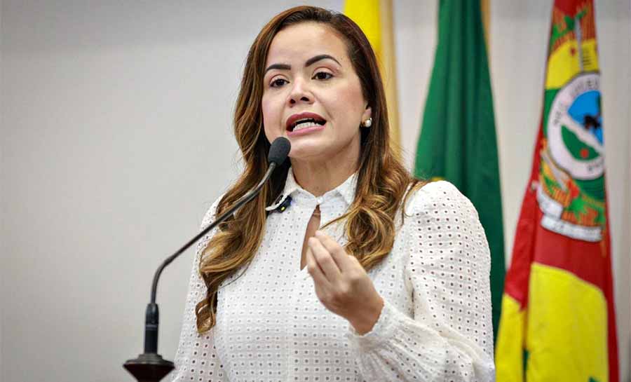 Michelle Melo defende valorização dos profissionais da Saúde e denuncia condições precárias