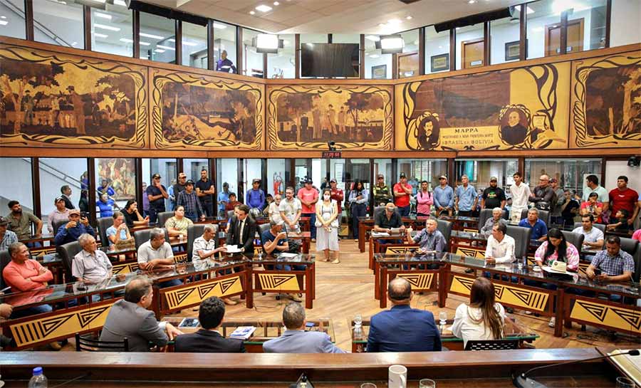 Produtores rurais denunciam impactos de embargos ambientais e recebem apoio de deputados estaduais na Aleac