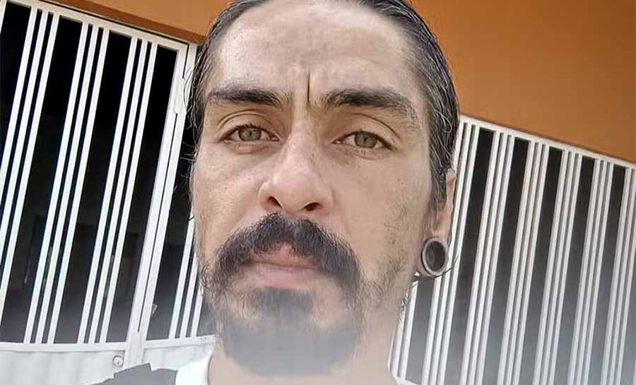 Mulher é presa em flagrante suspeita de matar o irmão a facadas durante discussão em Rio Branco