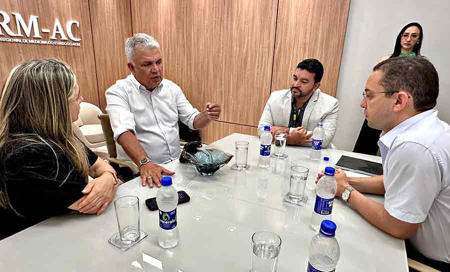 Petecão discute com o CRM/Acre uma proposta de avaliação de competência para médicos