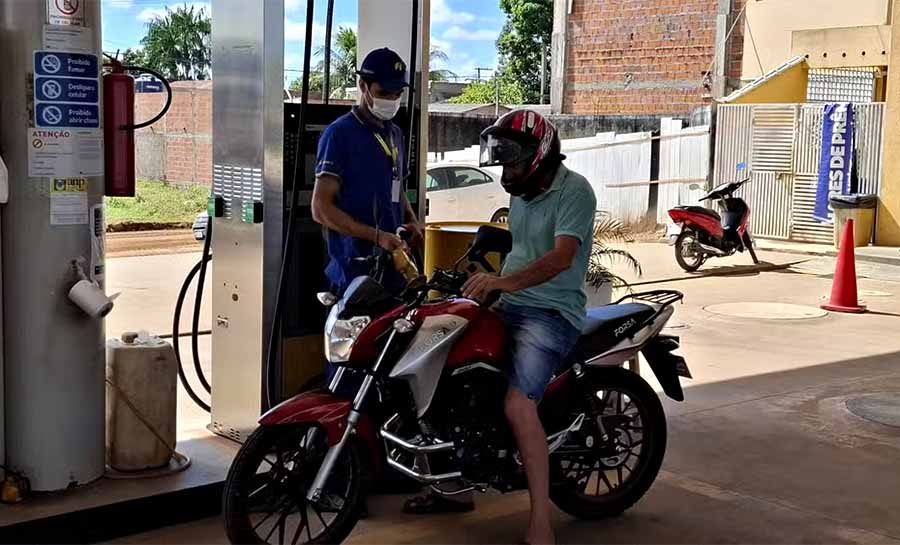 Cidades do Acre têm aumento na busca por combustíveis após crise na Bolívia