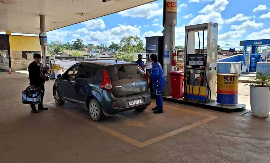 Preço do litro da gasolina no Acre baixa 5 centavos após Petrobras anunciar redução