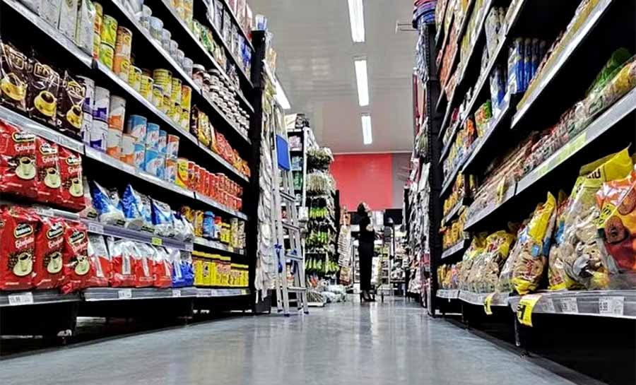 Carne e feijão influenciaram na redução do valor da cesta básica em junho na capital, diz Fecomércio