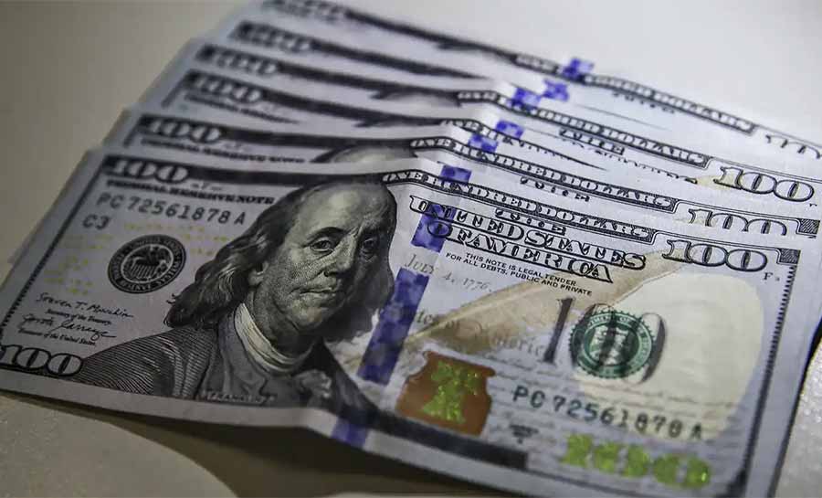 Dólar fecha abaixo de R$ 5,50 pela primeira vez em oito meses