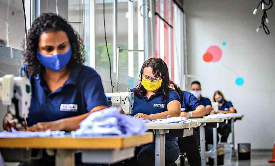 Escola SENAI oferta vagas para cursos de aperfeiçoamento em confecção