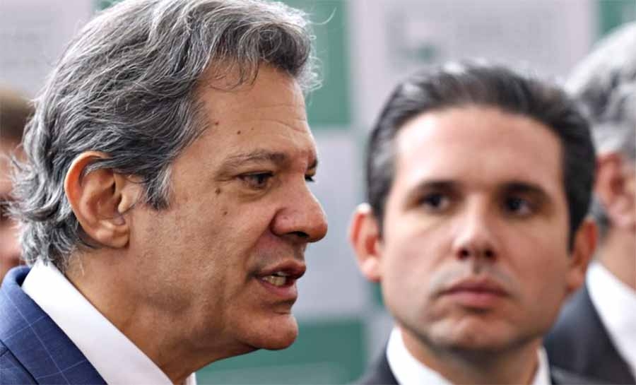 Hugo Motta se preocupa com reação do governo após queda do IOF