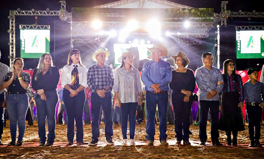 Em Plácido de Casto, vice-governadora Mailza participa da abertura da maior feira de agronegócio do município e reforça apoio do Estado