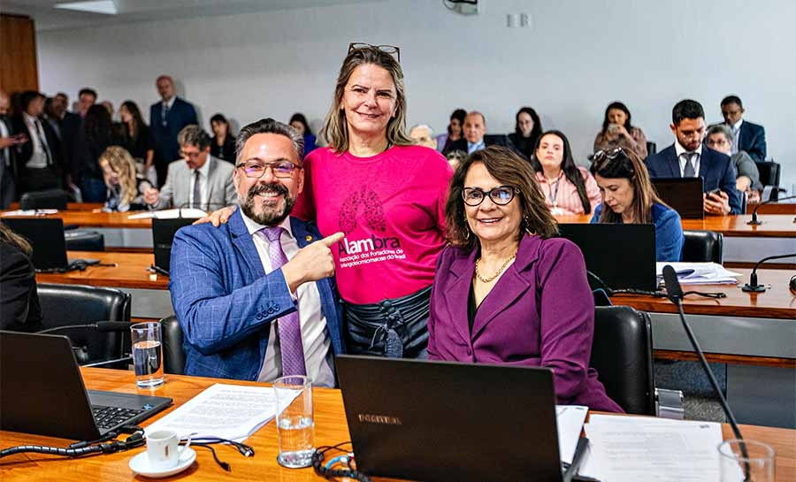 Projeto do senador Alan Rick que isenta do IR mulheres com doença rara avança no Senado