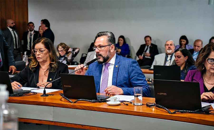 Senador Alan Rick reforça compromisso com avaliação justa para médicos brasileiros