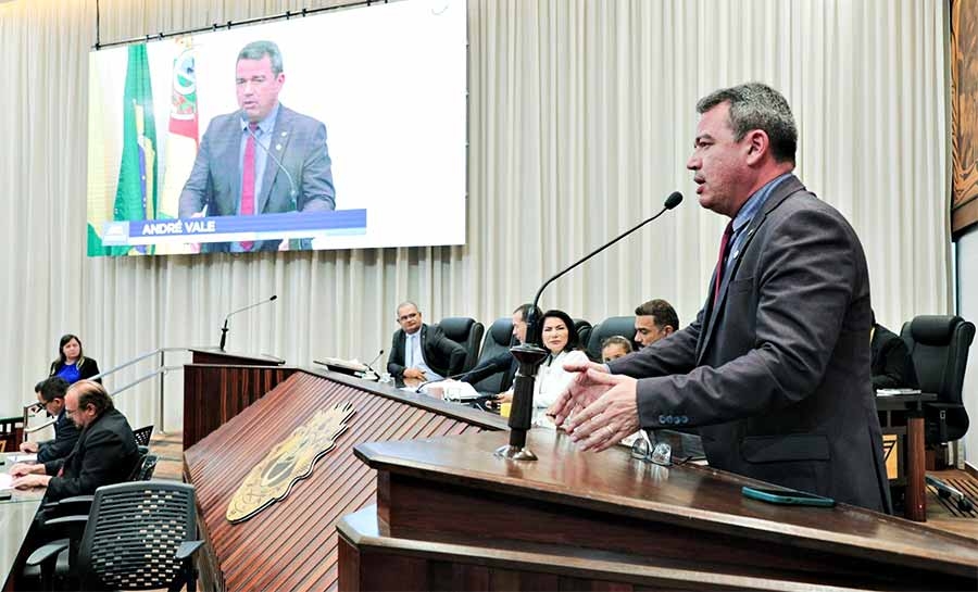 André Vale destaca avanços na digitalização da Vigilância Sanitária e reforça apoio à audiência sobre embargos ambientais