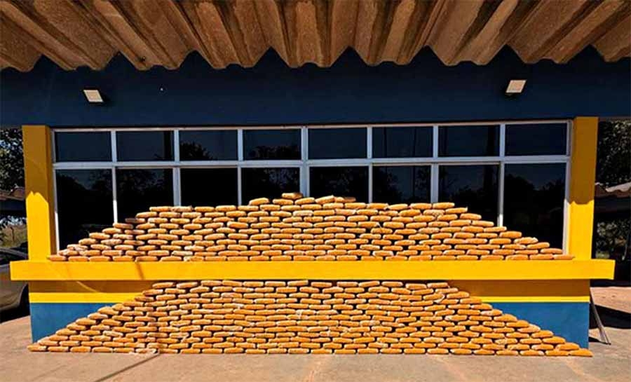 Mais de 460 quilos de skunk, a supermaconha, são apreendidos em caminhonete, no Acre