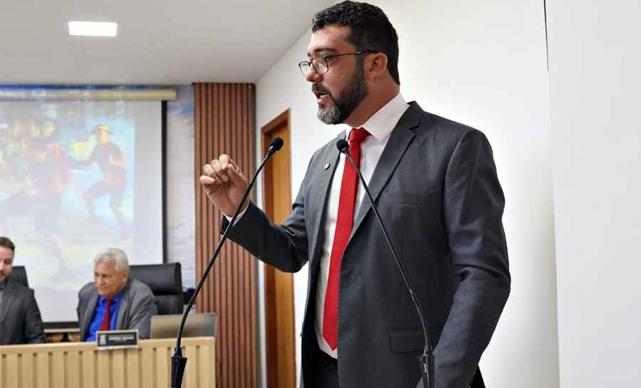 MP apura suspeita de manobra em licitação milionária no Saerb após denúncia de André Kamai