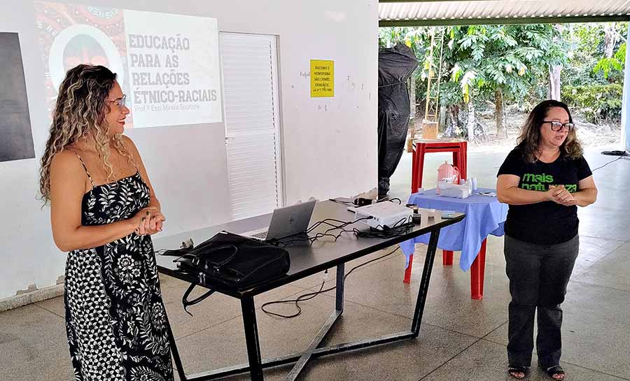 Prefeitura de Rio Branco promove palestra sobre educação etno-racial para servidores do Parque Ambiental Chico Mendes
