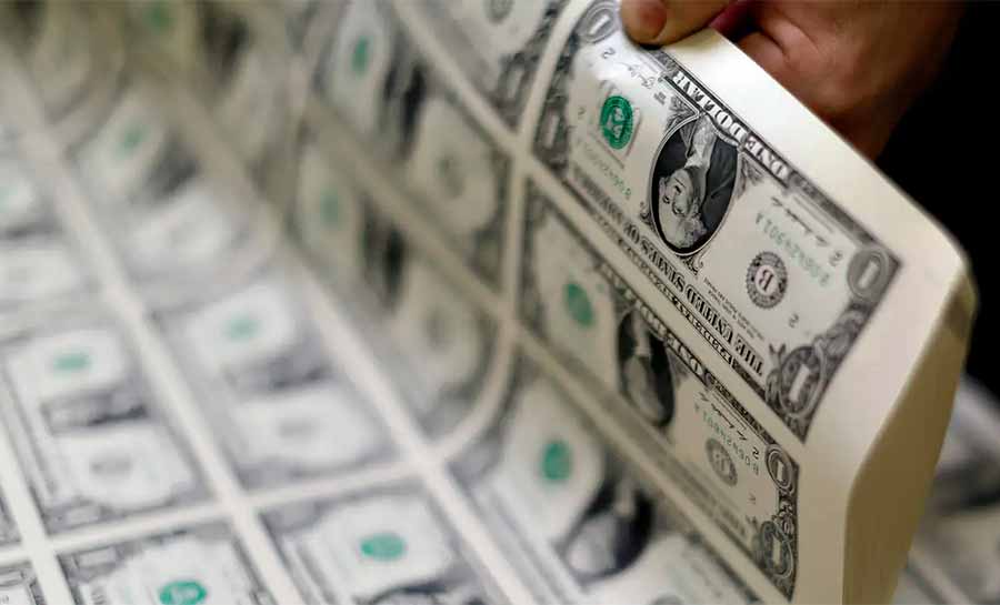Dólar fecha acima de R$ 5,60 por primeira vez em quase dois meses