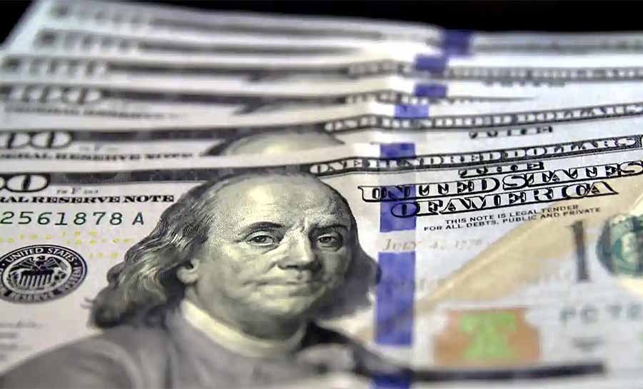 Dólar fica estável após prisão domiciliar de Bolsonaro e ata do Copom
